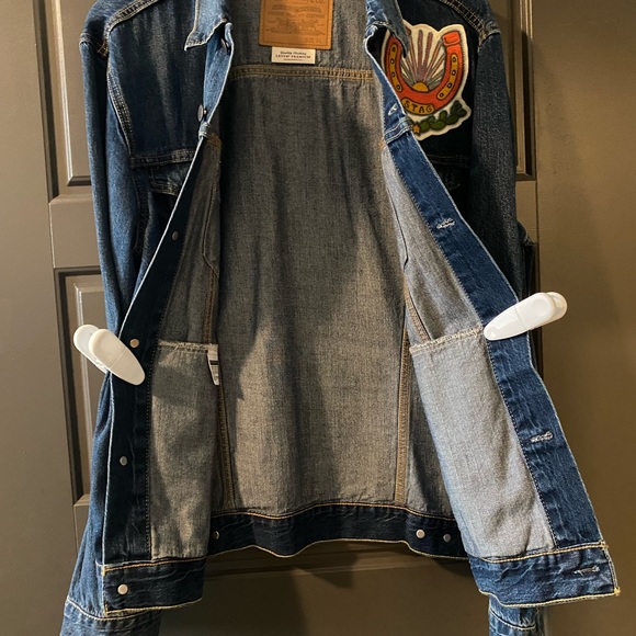 Levi’s Denim Jacket - Picture 3 of 5
